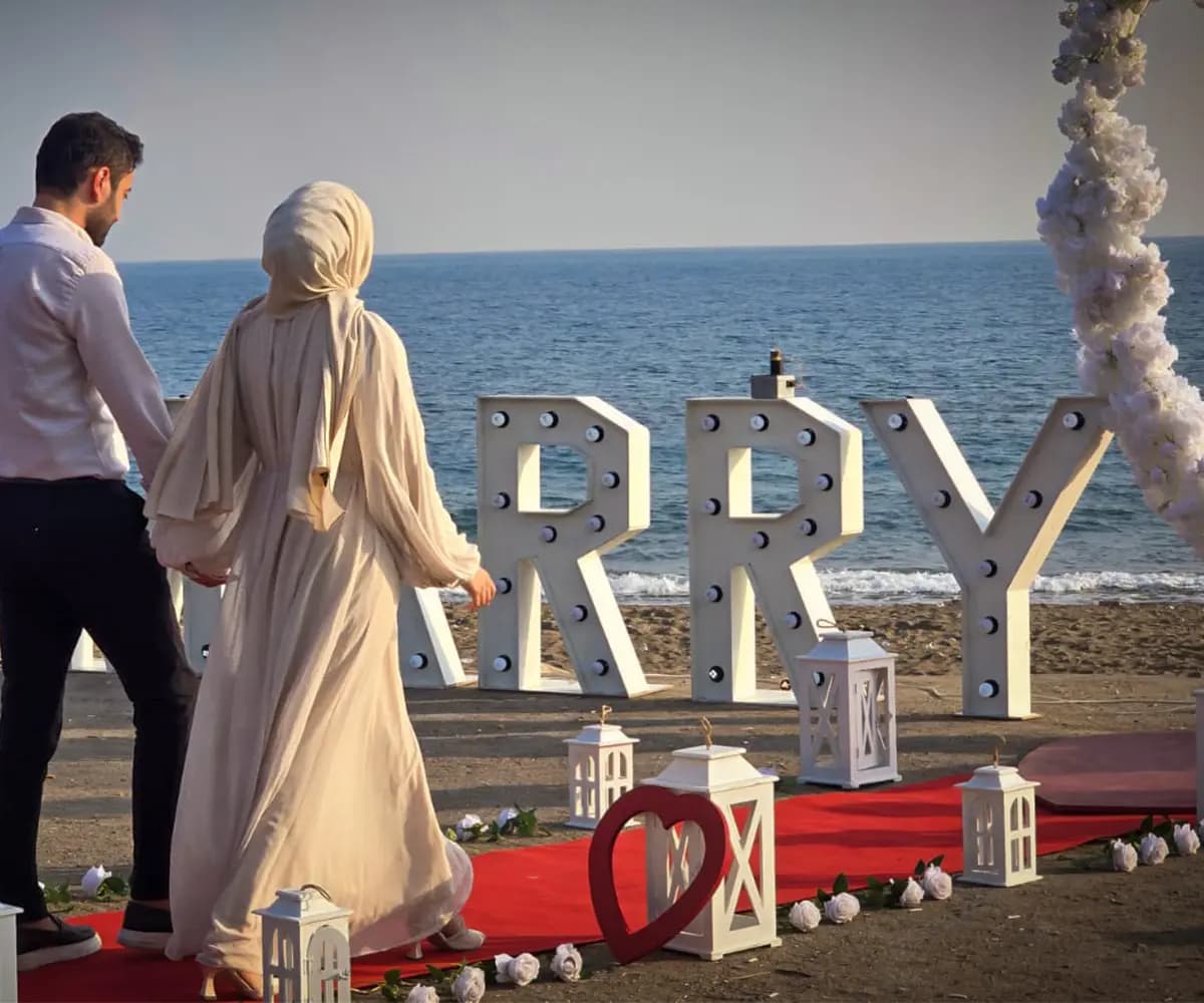 Mersin kumsalda evlilik teklifi genel kurulum görünümü